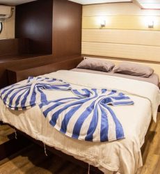 EMPEROR SERENITY - Lower Deck - DOUBLE - bed_view