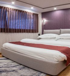 Upper Deck Suite Double - bedroom