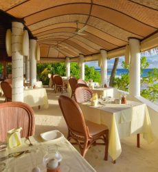 angaga_island_resort_dinning_restaurant_beach_view