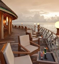 ANGAGA Island Resort - Sundown Bar